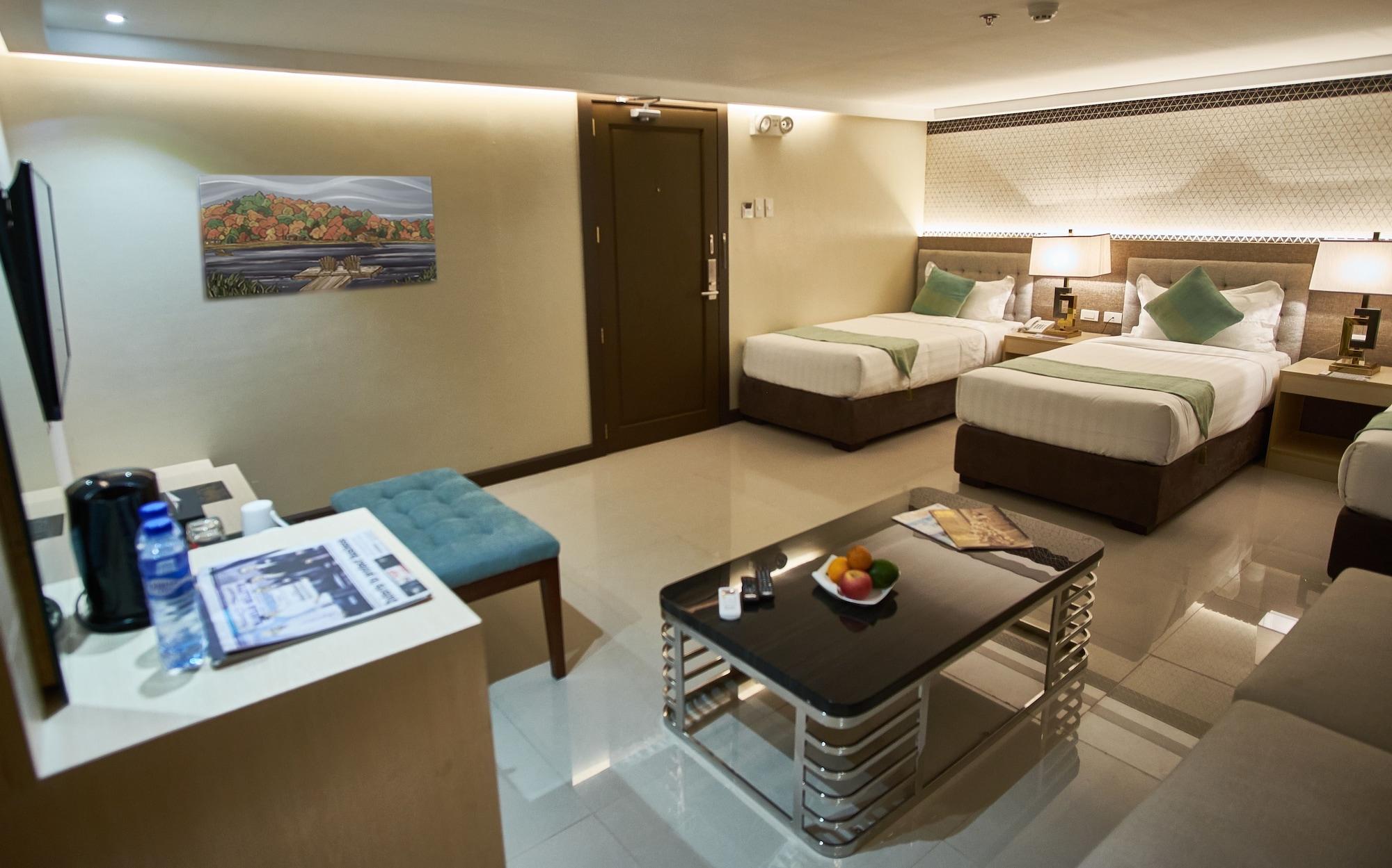 J7 Hotel Илоило Экстерьер фото