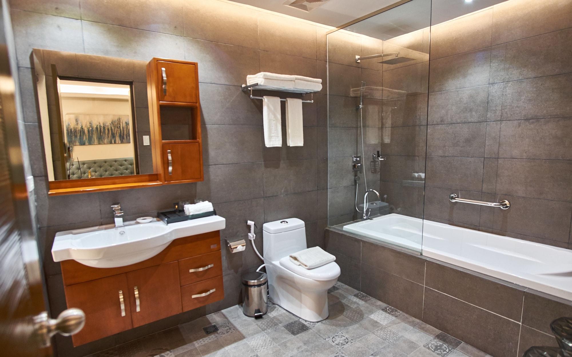 J7 Hotel Илоило Экстерьер фото