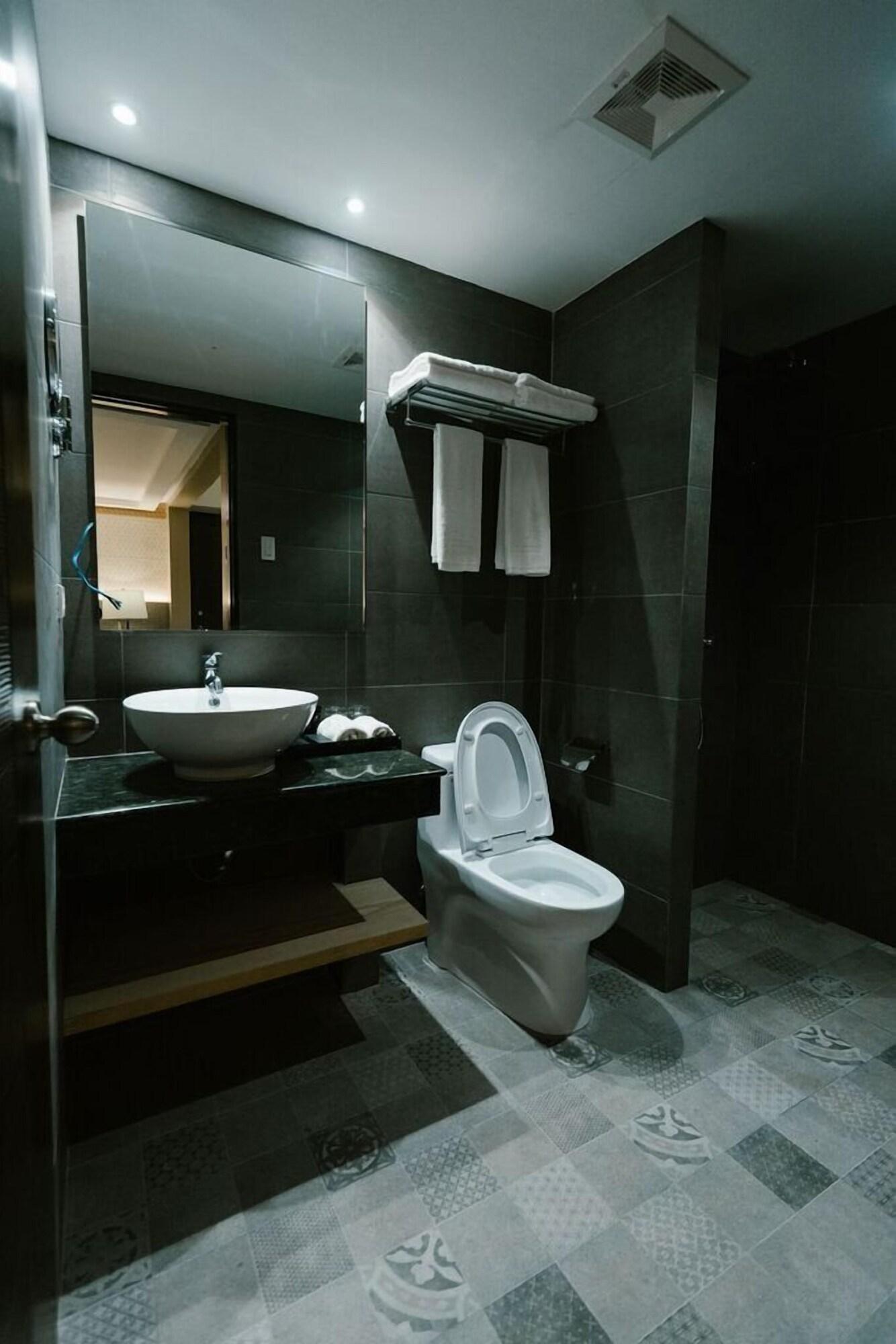 J7 Hotel Илоило Экстерьер фото