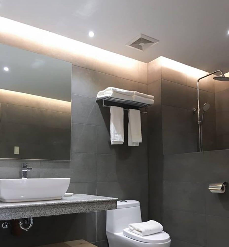J7 Hotel Илоило Экстерьер фото