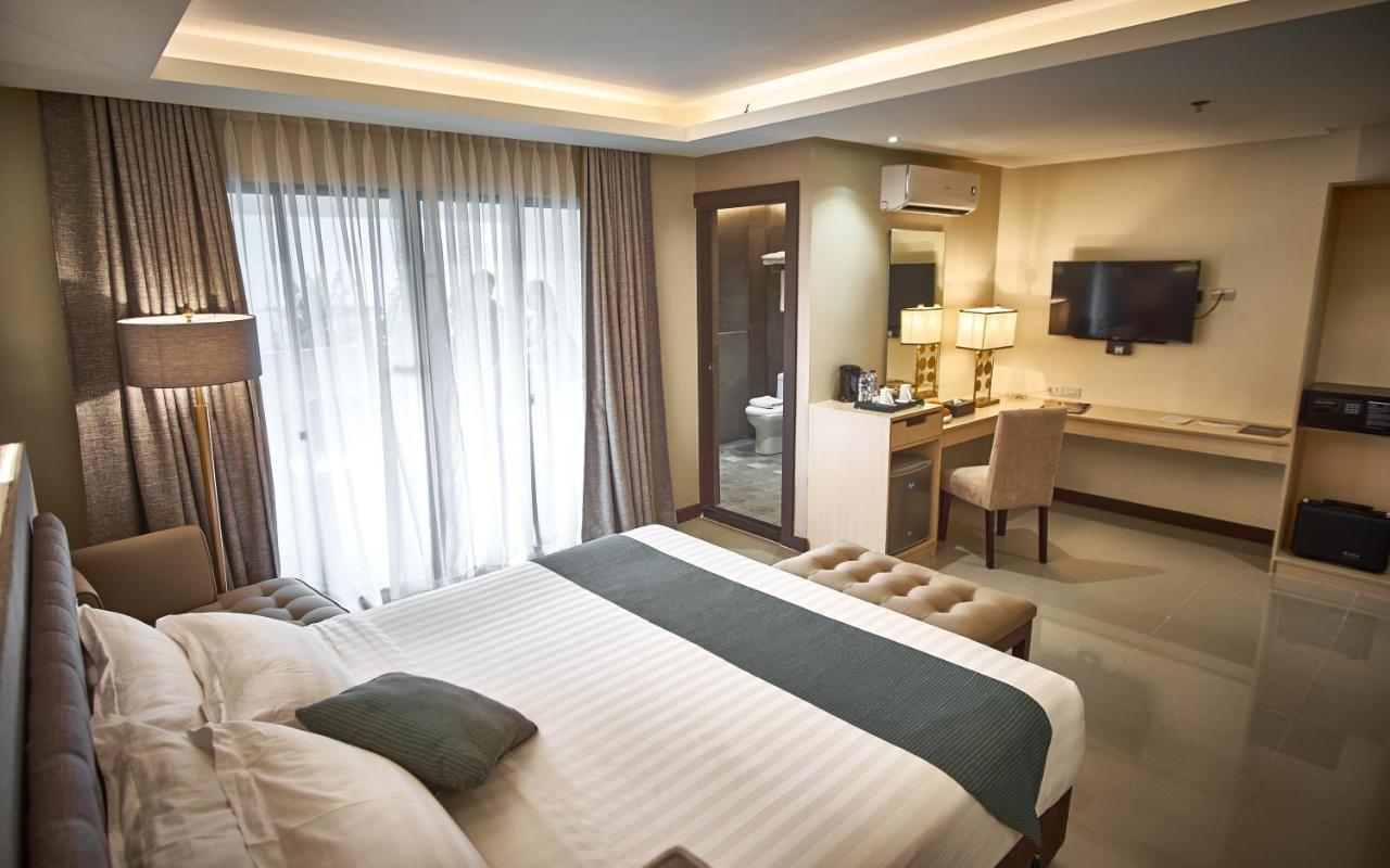 J7 Hotel Илоило Экстерьер фото
