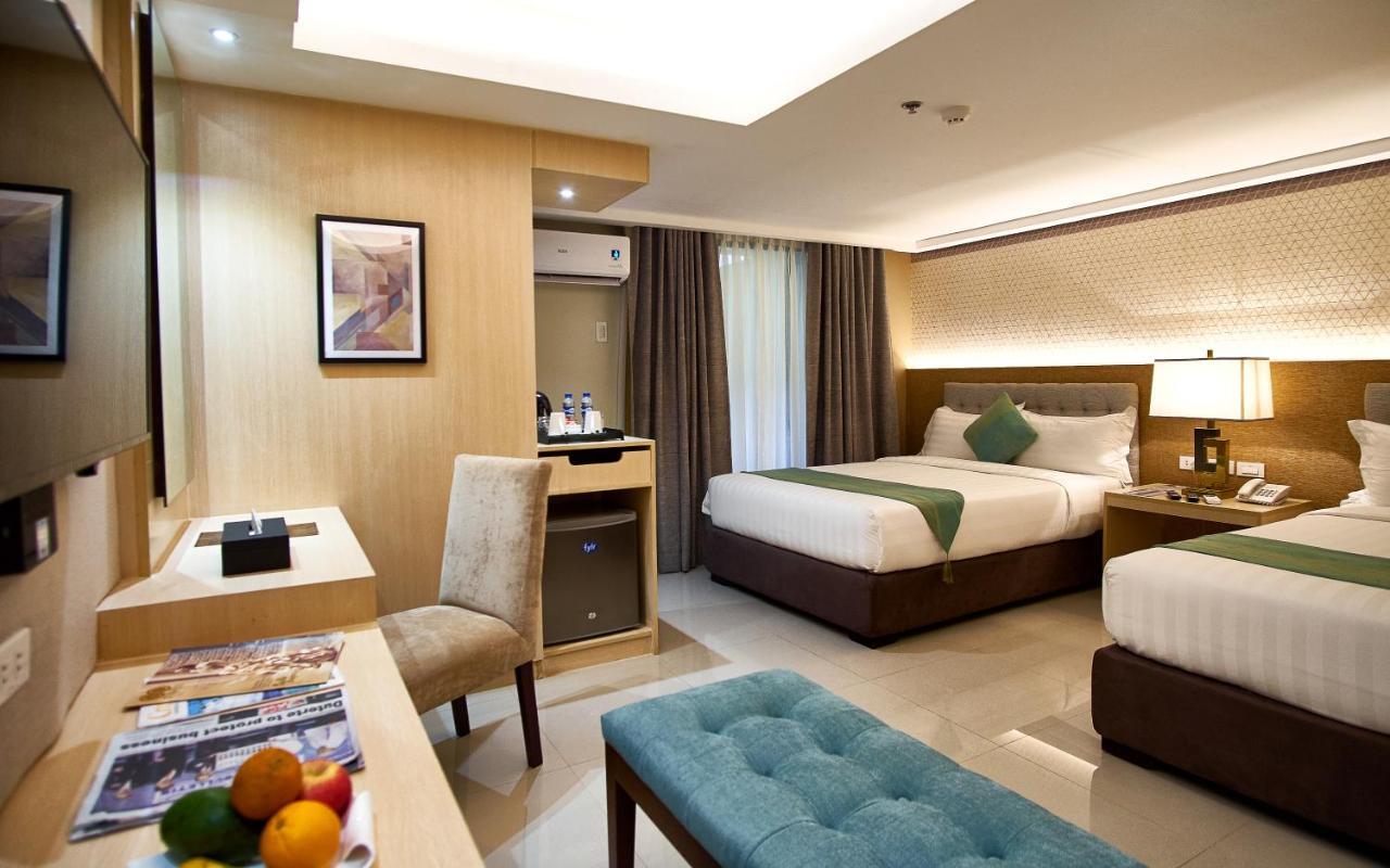 J7 Hotel Илоило Экстерьер фото
