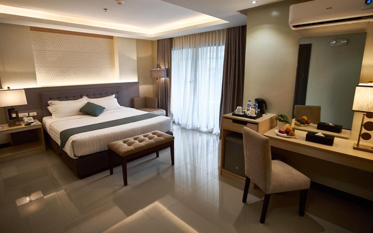 J7 Hotel Илоило Экстерьер фото