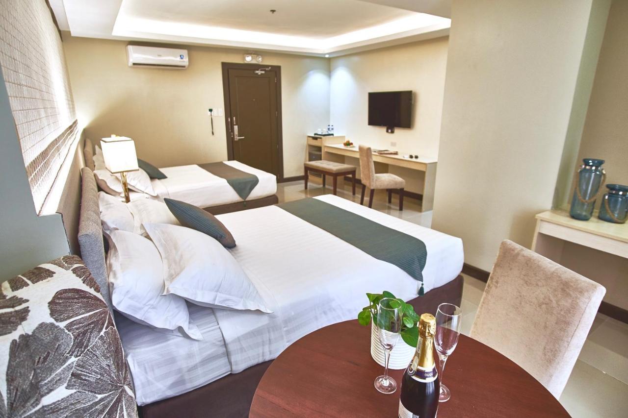 J7 Hotel Илоило Экстерьер фото