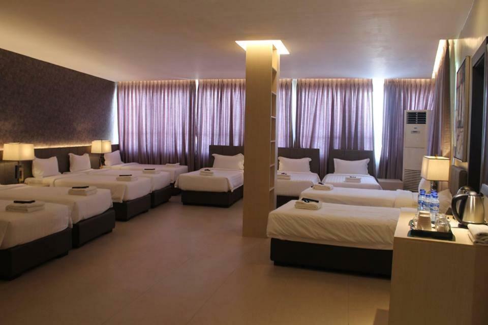 J7 Hotel Илоило Экстерьер фото